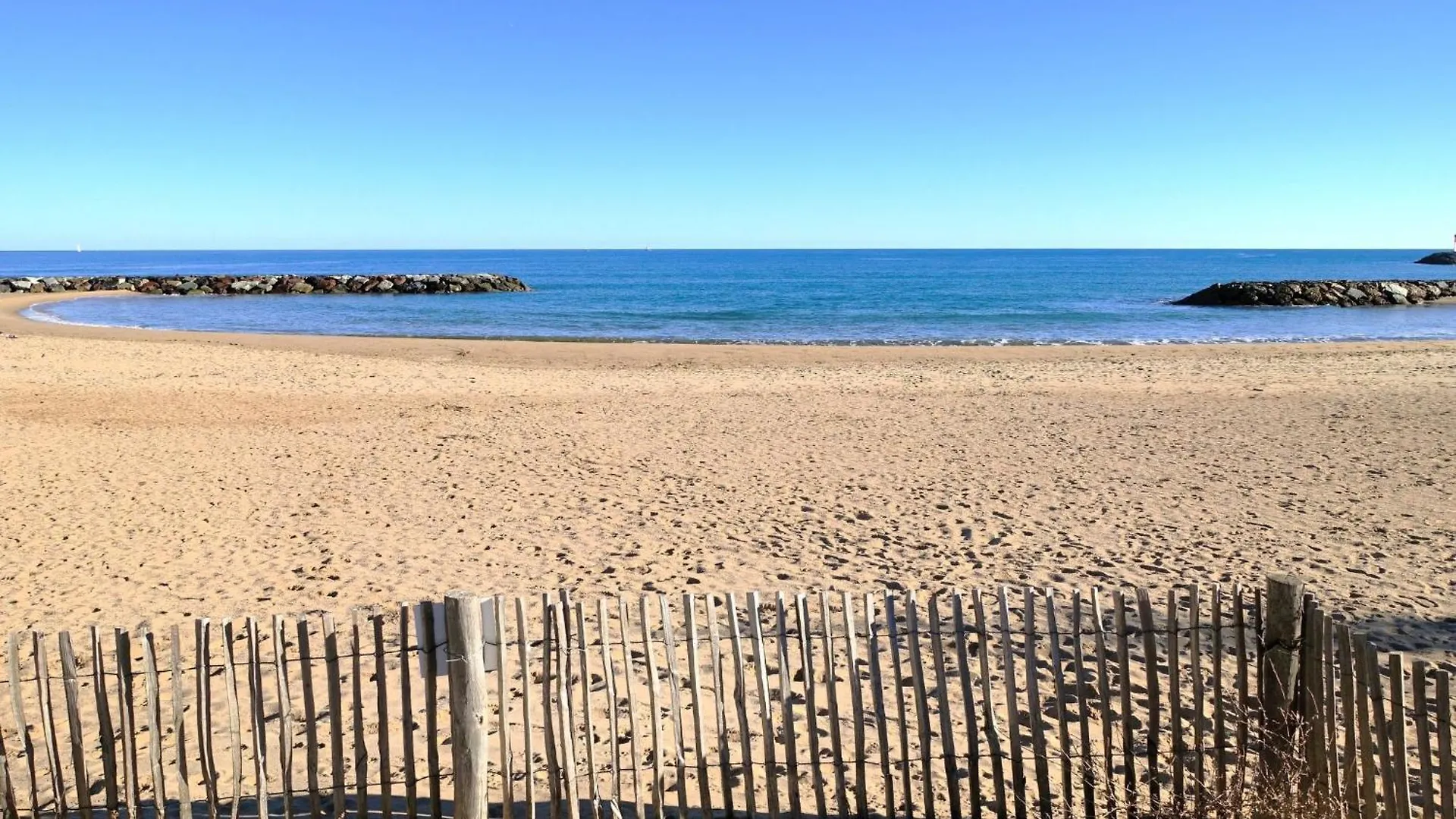 Apartment Le Forum De La Mer-2 By Interhome Saint Aygulf France